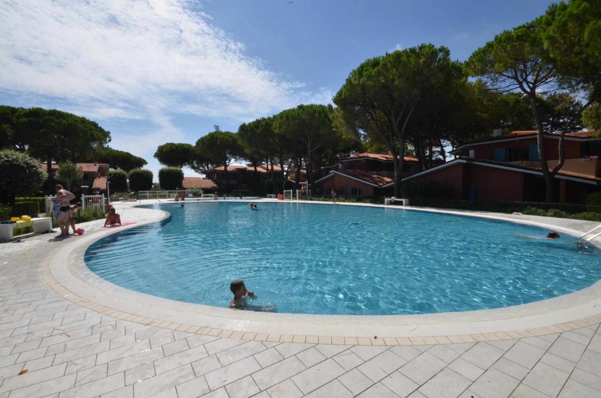 Villaggio Euro Residence Club Μπιμπιόνε Εξωτερικό φωτογραφία