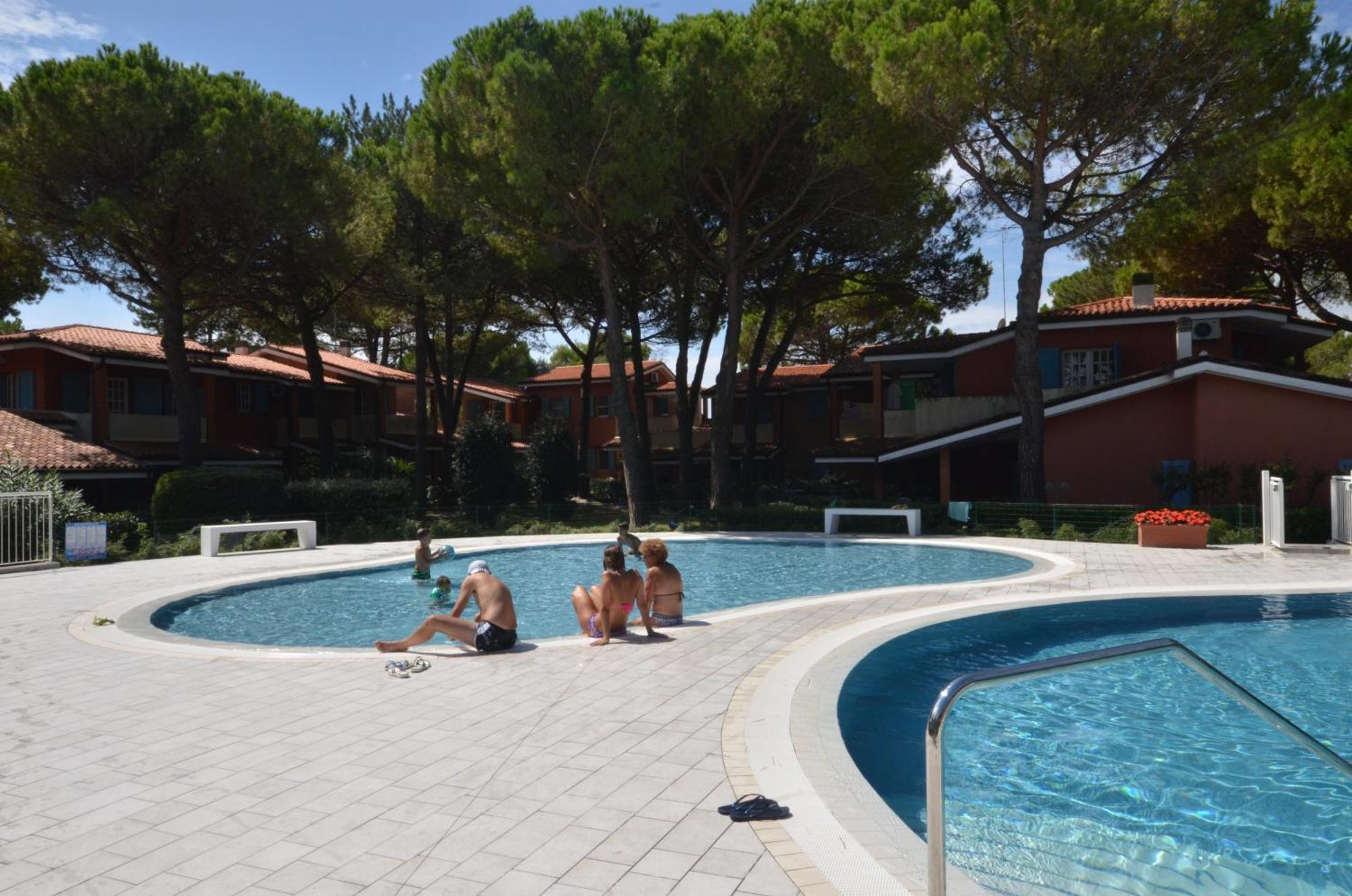 Villaggio Euro Residence Club Μπιμπιόνε Εξωτερικό φωτογραφία